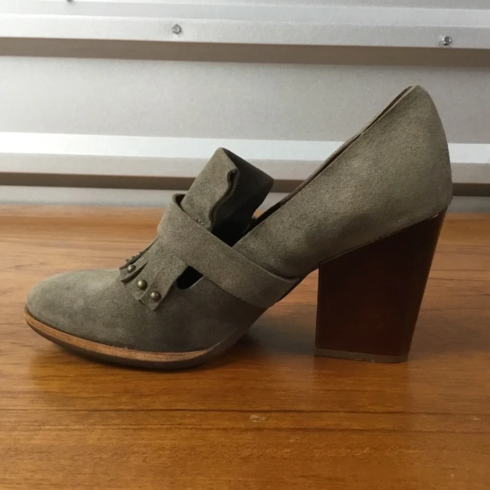 Kork-Ease Prim Mosto Suede Kiltie Pump Heel K63422 Women Size 7.5 Khaki Gray